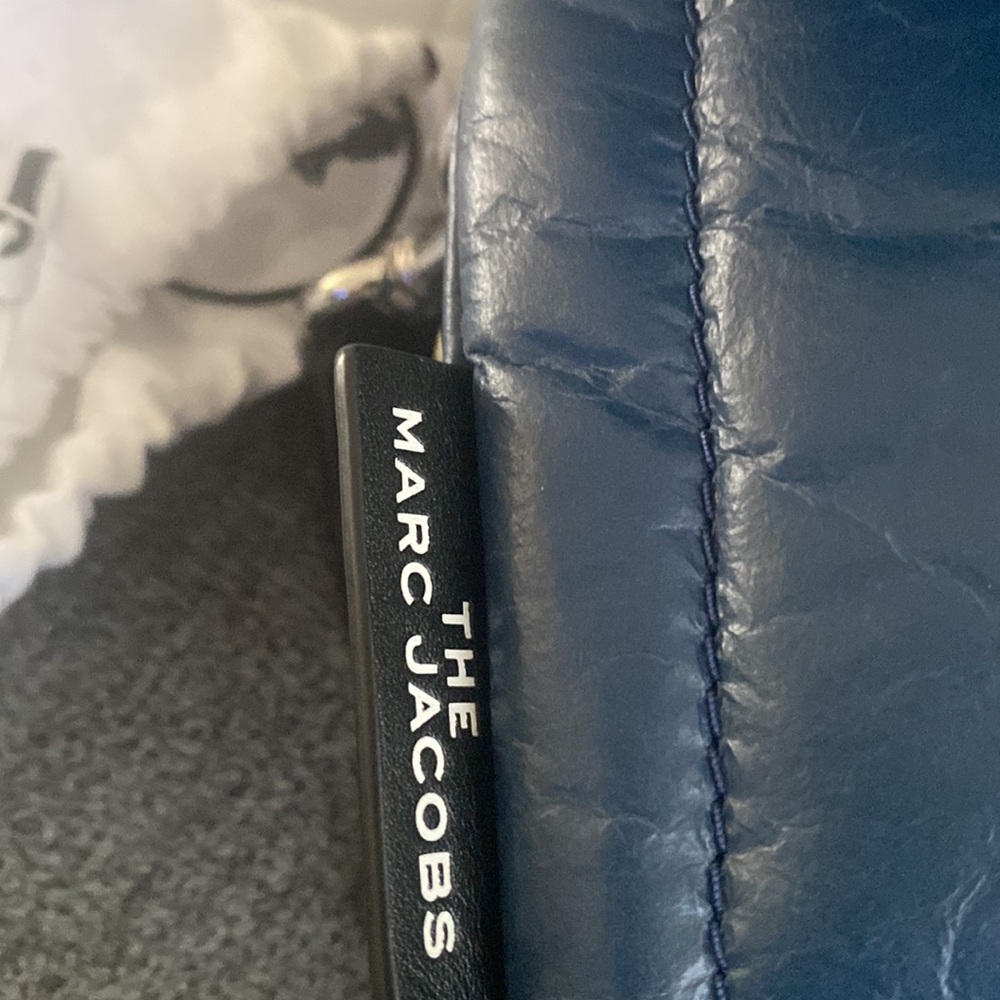 Blue Marc Jacob’s crossbody bag. - Picture 7 of 9